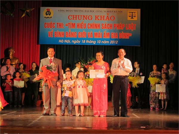 Đêm chung khảo cuộc thi 'tìm hiểu chính sách pháp luật về bình dẳng giới và mái ấm gia đình'