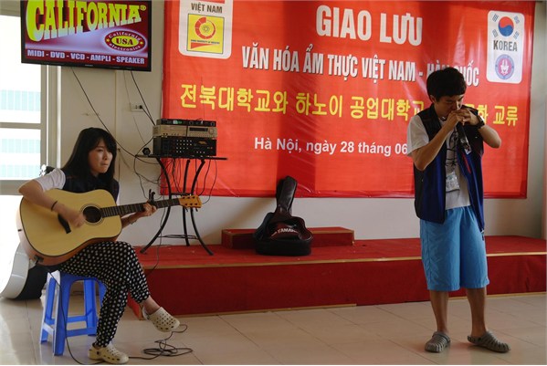 Tổng kết và trao chứng nhận cho 30 sinh viên trường Đại học ChonBuk.