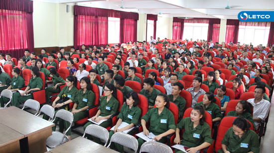 78 TTS và gần 200 người bảo lãnh ký hợp đồng