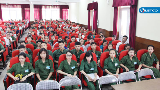 78 TTS và gần 200 người bảo lãnh ký hợp đồng