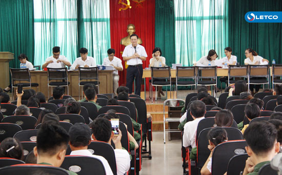 78 TTS và gần 200 người bảo lãnh ký hợp đồng