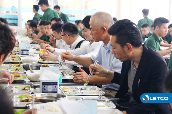 Đoàn công tác Nhật Bản dùng bữa trưa cùng Thực tập sinh LETCO