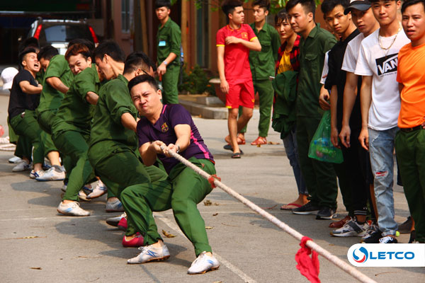 Du học sinh Nhật Bản, Hàn Quốc sôi nổi thi kéo co