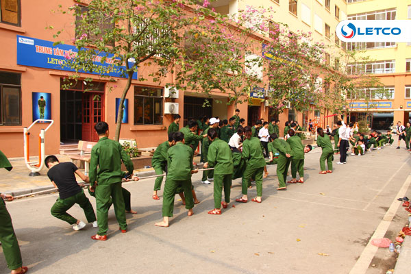 Du học sinh Nhật Bản, Hàn Quốc sôi nổi thi kéo co