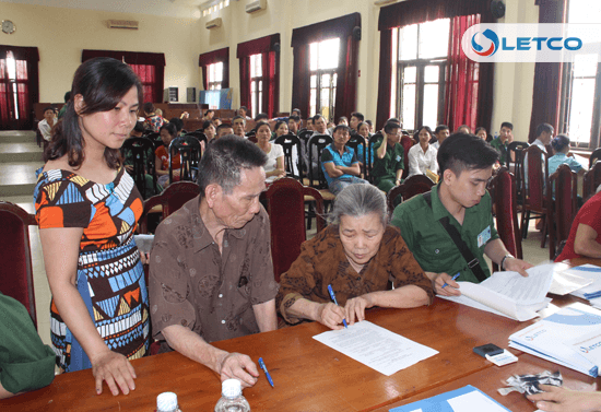 64 thuc tap sinh va gan 200 nguoi bao lanh tham gia ky hop dong