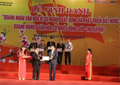 Đón nhận danh hiệu “Doanh nhân Văn hóa vì sự nghiệp xây dựng và phát triển đất nước – Doanh nghiệp Văn hóa có nhiều đóng góp cho xã hội”