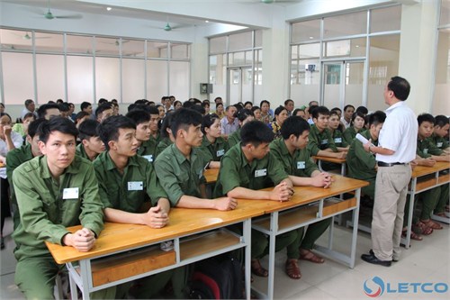 28 TTS làm thủ tục xuất cảnh
