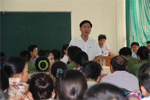 28 TTS làm thủ tục xuất cảnh