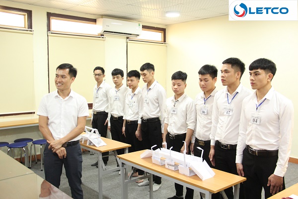 Công ty Kansaiseiko tuyển dụng qua bài thi: Chế tạo cầu bằng giấy