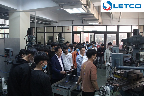 Gần 100 sinh viên trường Trung cấp DTNT Nghĩa Lộ (Yên Bái) tham quan tìm hiểu về LETCO – Trường ĐH Công nghiệp Hà Nội