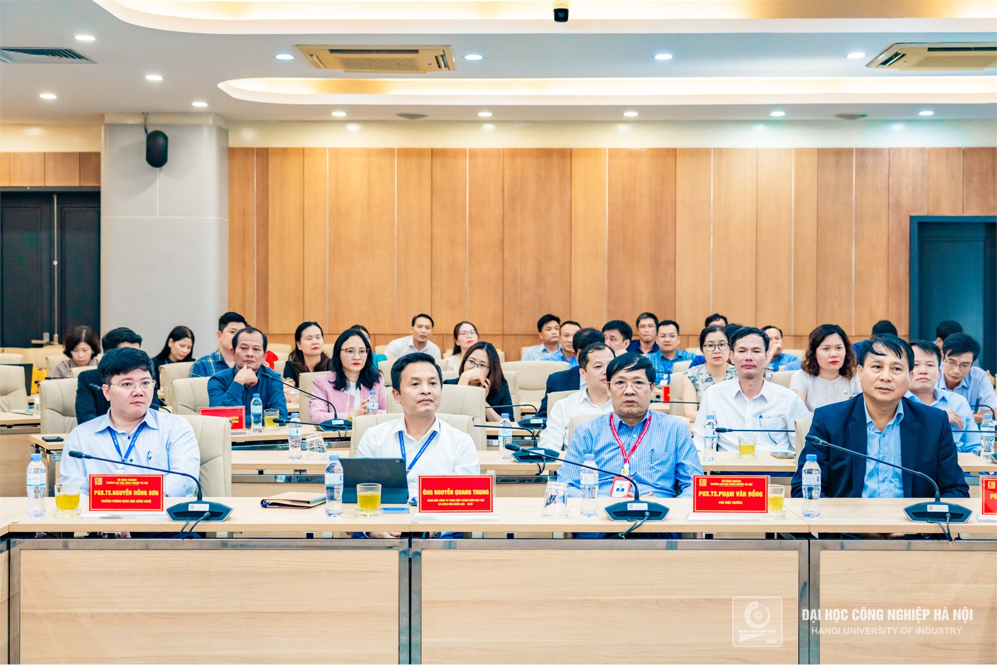 Phát triển mô hình doanh nghiệp trong trường đại học, cao đẳng thuộc Bộ Công Thương